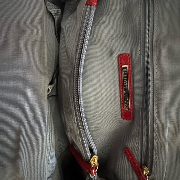 Red patent leather Elliot Lucca purse. - Picture 3 of 3